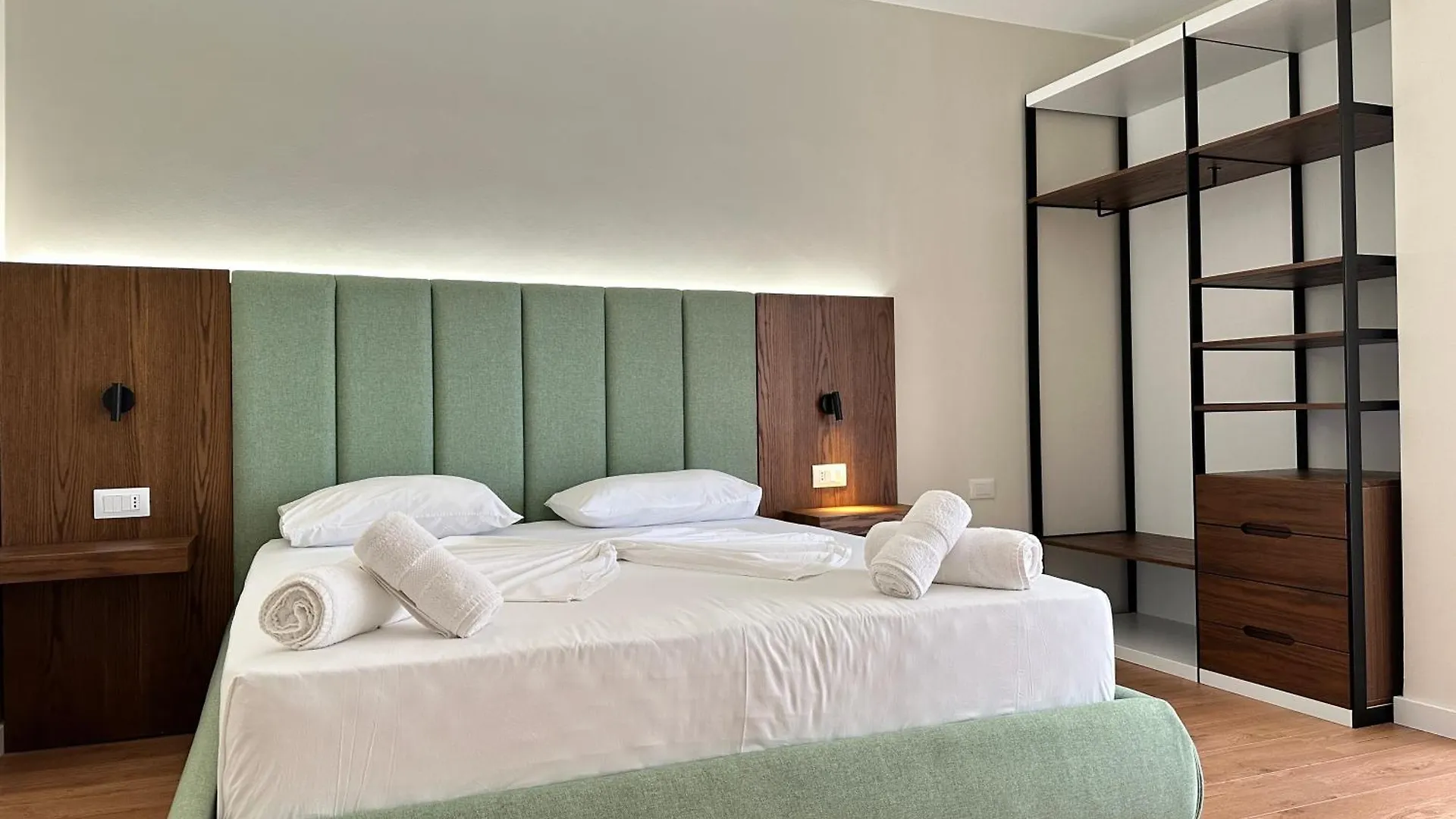 סרנדה Eval Hotel מלון דירות