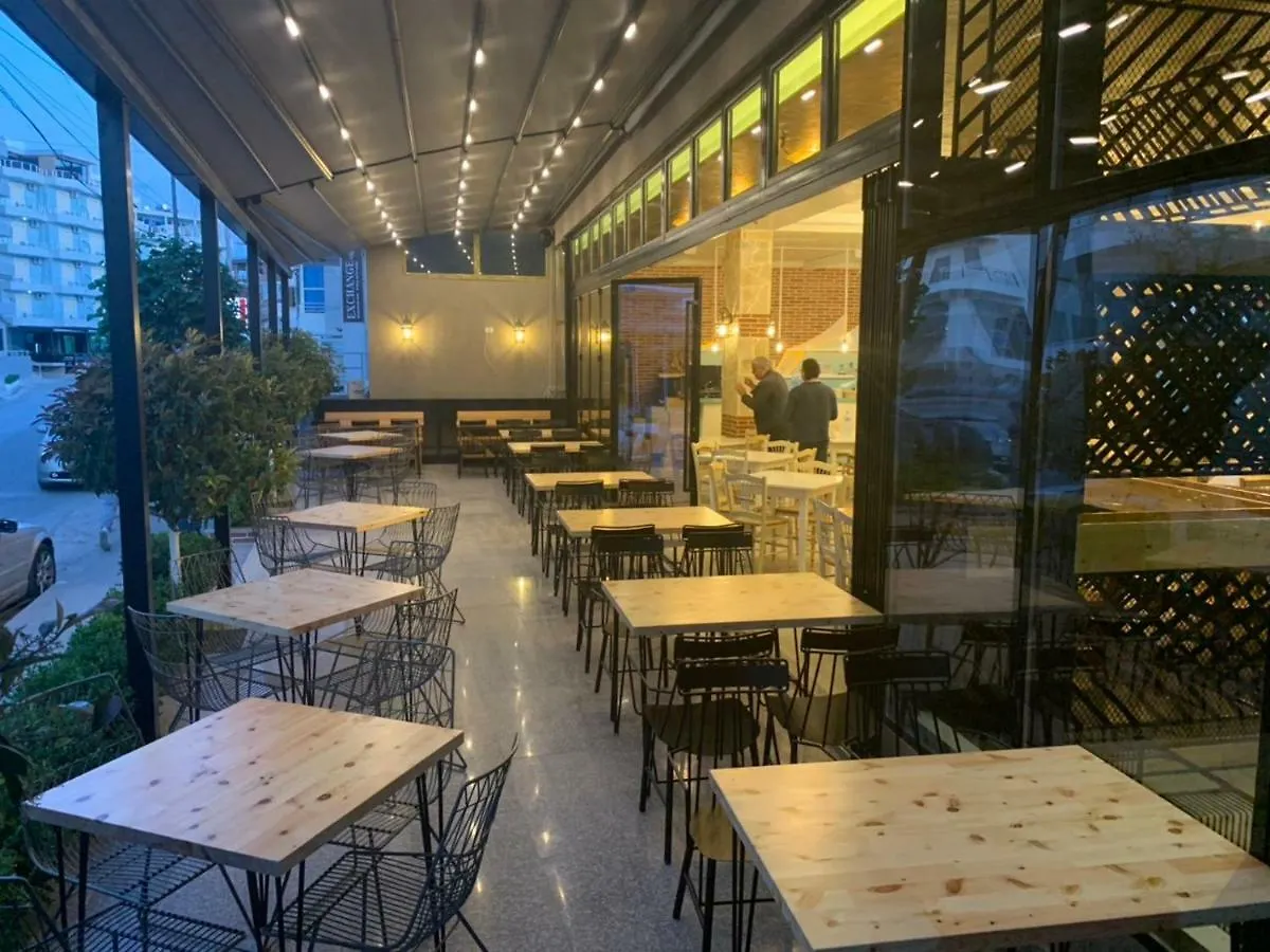 סרנדה Eval Hotel