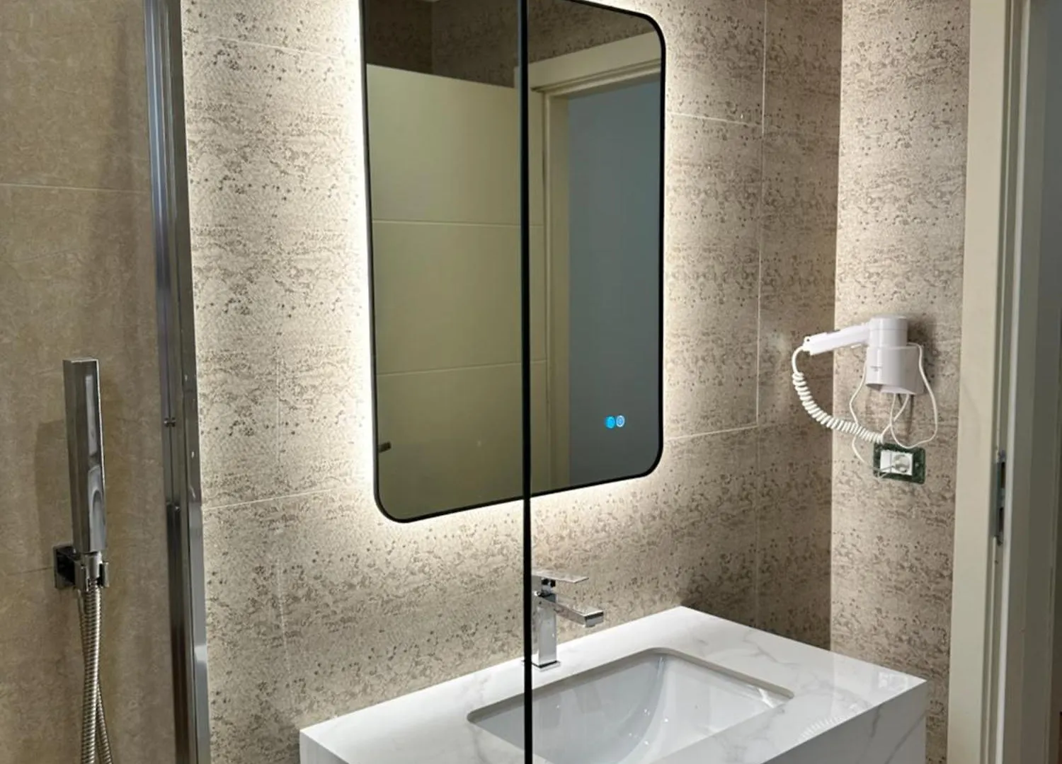 Eval Hotel Sarandë Aparthotel